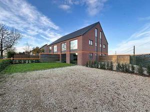 APPARTEMENT - JARDIN - TERRASSE - STATIONNEMENTS