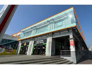 Beaux bureaux lumineux à louer à la MEDIACITE