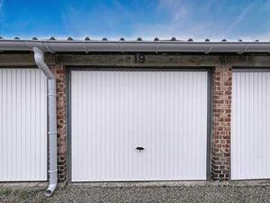 Garages à vendre  accès sécurisé  idéalement situé - Herstal