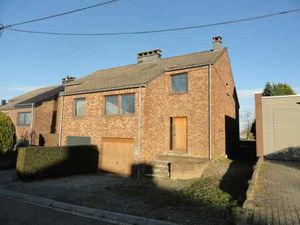 AGREABLE MAISON SEMI-JOINTIVE 3 CH. A MODERNISER AVEC GARAGE