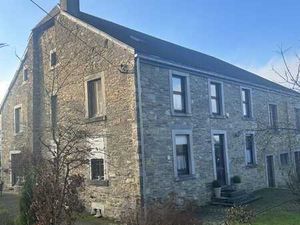 Bâtisse en pierre de caractère  terrain de 25 ares