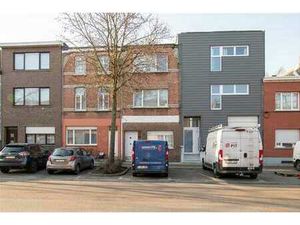 Immeuble d'habitation composé de 3 appartements de 2 chambre