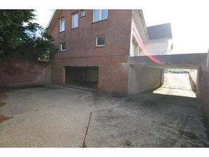 Garage à vendre près de la mer et du centre