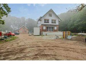 DEUX MAISONS DANS ZONE BOISEE