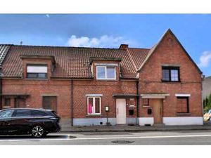 Te renoveren woning met zuidgerichte tuin & ruime garage ...