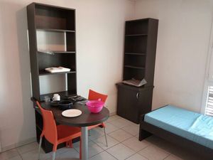 Location appartement 1 pièce 18 m² à Toulon (83000)