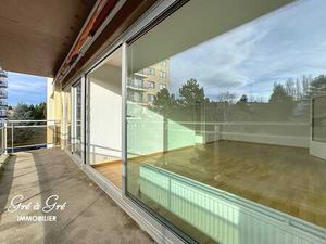 Lumineux appartement rénové avec terrasse 15m² et garage box