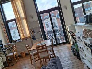 Terrasse & lumineuse vue sur Square