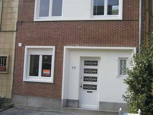 Agréable maison lumineuse rénovée avec jardin  bon quartier.