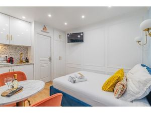 - 75017 PARIS - TERNES - RUE RENNEQUIN - RDC SUR COUR - INTEGRALEMENT REFAIT ET ISOLE - BE