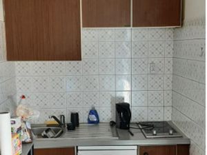 REF 00019 STUDIO MEUBLE PROCHE DES COMMODITES PROCHE CENTRE