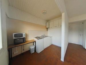 STUDIO MEUBLE - ENTIEREMENT REPEINT