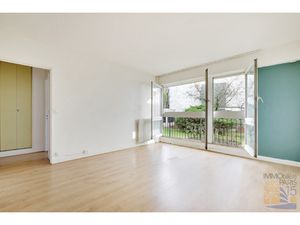 PARIS XVème - Studio sur jardin avec cave