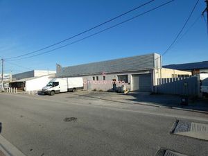 Entrepôt de 930 m² sur plus de 2100 m² de terrain