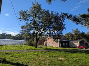 Pavillon plain pied avec dépendance et serres agricoles