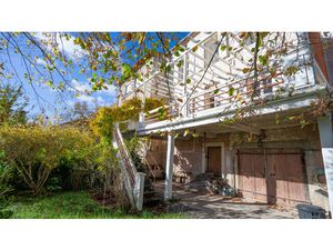Maison de caractère à Montcuq  5 chambres  terrasse et jardi