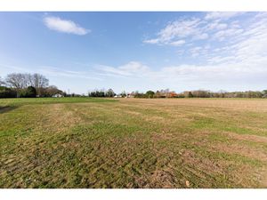 Terrain de 1 496 m2 dans un environnement privilégié