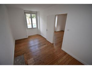 NANTES CHANTENAY - découvrez cet immeuble sur 3 niveaux  proche de la Loire.