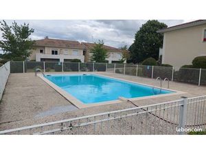 Appartement T2 au 1er avec balcon  dans résidence sécurisée avec piscine