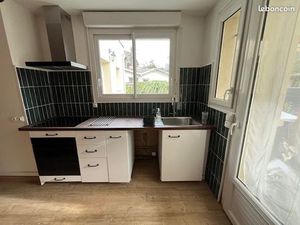 Maison à louer  refait à neuf  75m2. Deux chambres. Jardin. 1350EUR CC