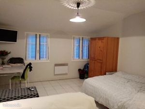 Studio 3ème étage meublé hypercentre au pont Vieux