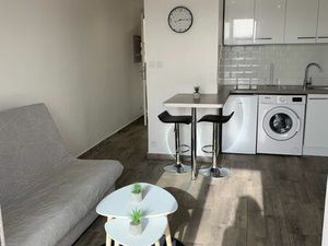 Loue studio à l’année sur six fours secteur bucarin