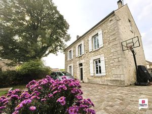 (95450) AVERNES  Maison de village  8 pièce(s) 162 m2  6 chambres  grand jardin  piscine  