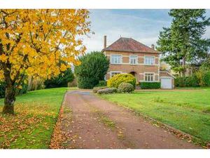 Villa manoir pleine de caractère avec piscine sur 55 ares
