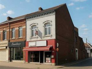 Immeuble mixte sur un axe important