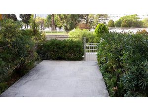 Beau studio meublé avec jardin à Marina Baie des Anges