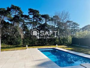 Maison au Pyla avec piscine et garage dans cadre verdoyant