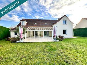 Magnifique maison de plus de 200 m² sur un terrain clos avec piscine