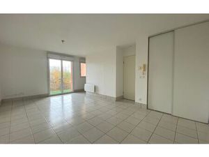 Location appartement  m² T-2 à Montbeton  590 €