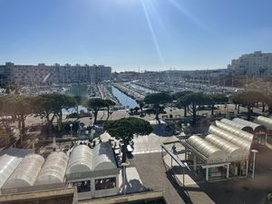 CARNON STUDIO 25 M2 VUE PORT ET BATEAUX !