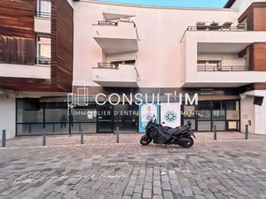 Local en location pure de 217 m² disponible immédiatement