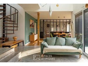 Maison contemporaine avec vue dégagée sur la rivière et la vallée