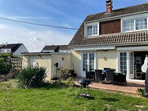 A HOLNON PAVILLON SEMI MITOYEN 3 CHAMBRES JARDIN ET GARAGE