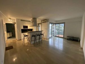 2 P LUMINEUX AVEC TERRASSE  PARKING & CAVE