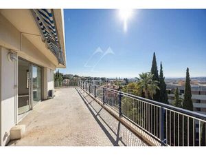 Dernier étage avec terrasse et vue mer panoramique