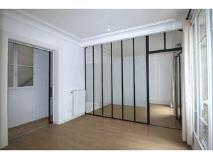 Emplacement exceptionnel à deux pas de l'Arc de Triomphe