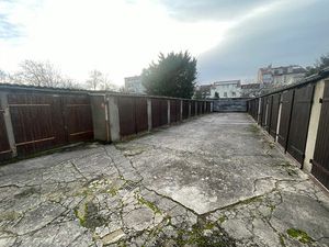 Nancy Anatole France lot de 21 GARAGES tous loués.