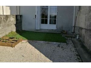 Location maison  m² T-3 à Nieul-lès-Saintes  700 €