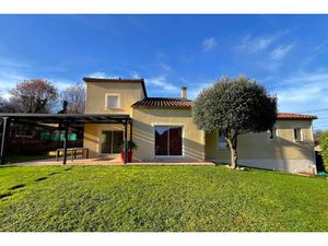 Maison contemporaine (2010)  très lumineuse et confortable.