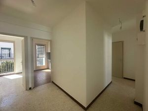 Immeuble avec 2 T4  un T2 et un garage