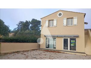 A louer Bureaux St Maximin La Ste Baume 48 m2 et parking.
