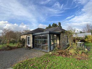 Charmante maison en pierre de plain-pied de 97m2 - Tonquédec