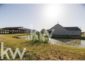 Maison de luxe de 5 pièces en vente à Saint-Denis-de-l'Hôtel  France