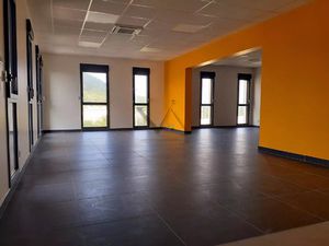 BUREAUX À LOUER – 175 m² + TERRASSE 98 m² – VISIBILITÉ N7 – MALATAVERNE