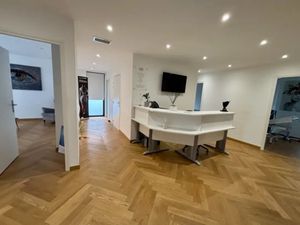 LOCAUX DE BUREAUX DE 112 M² - SIX-FOURS CENTRE