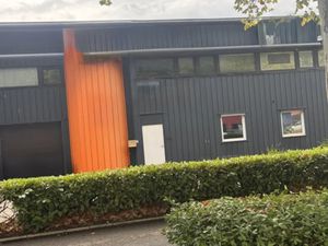 LOCAL 1er Ligne Zone Commerciale Espace Comboire